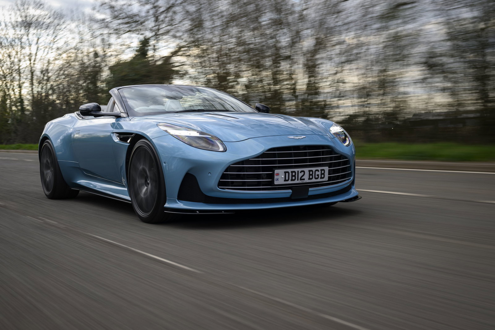 Aston Martin DB12 Volante