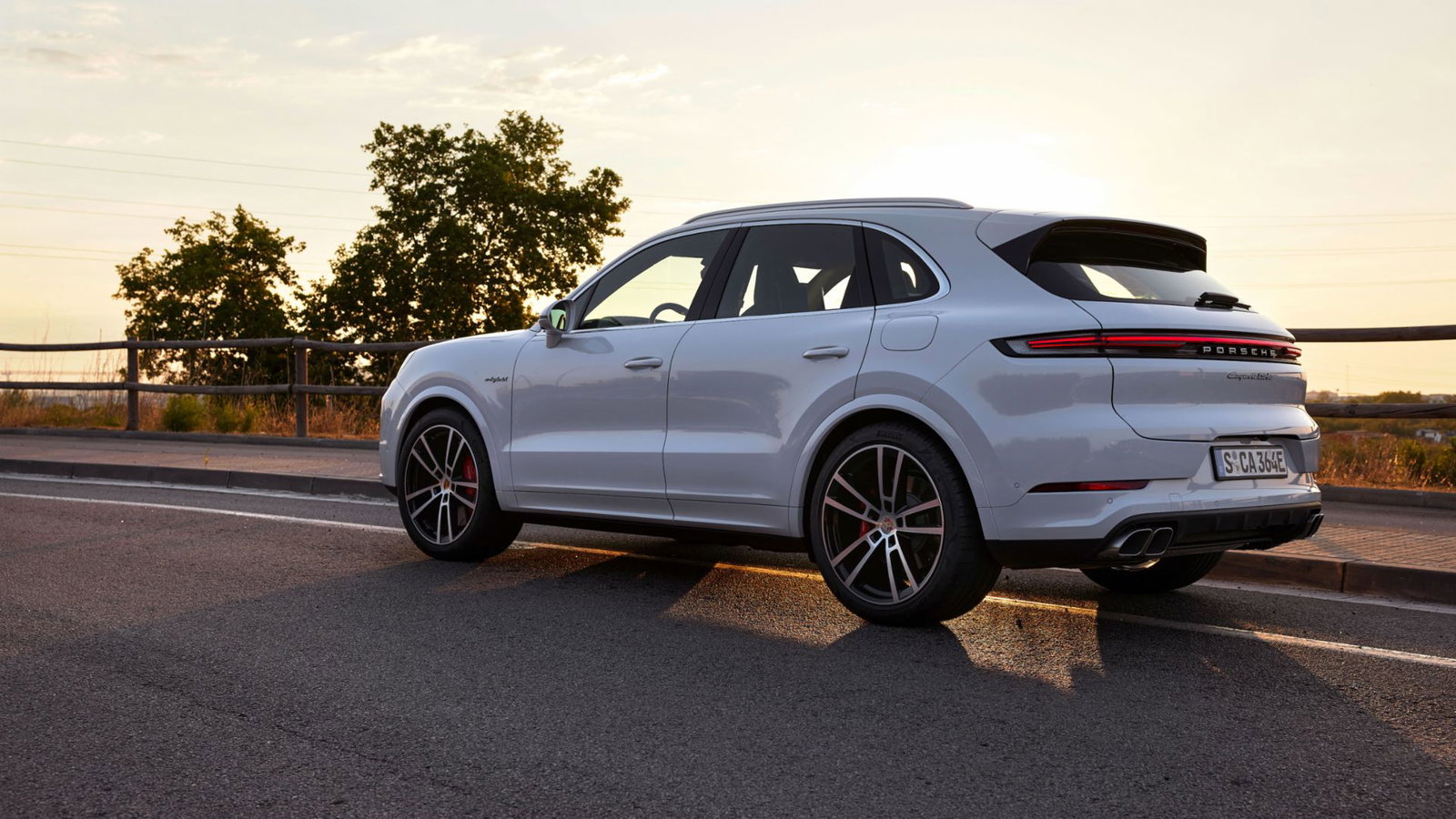 Bloody Hell - The Porsche Cayenne Turbo E-Hybrid Develops 728bhp