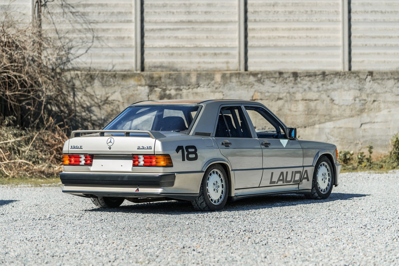 メルセデスベンツ★１９０E２．３－１６★ニキ・ラウダ（フェラーリF１ドライバー） Buy This Mercedes 190E 2.3-16 Driven By Lauda In Star-Studded