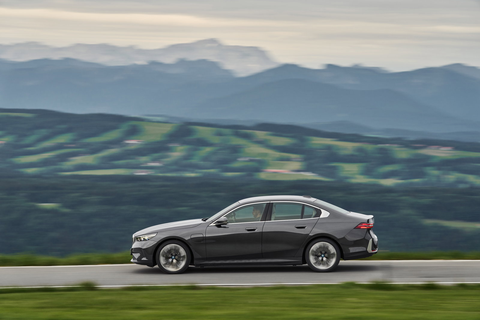 BMW 530e plug-in hybrid - driving