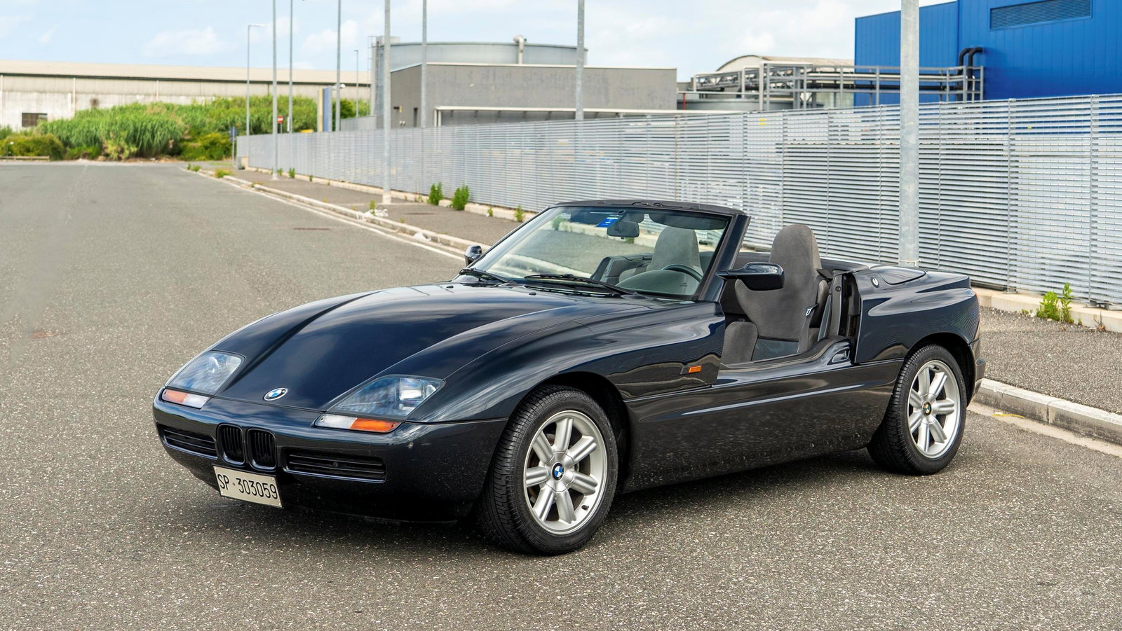 Black BMW Z1