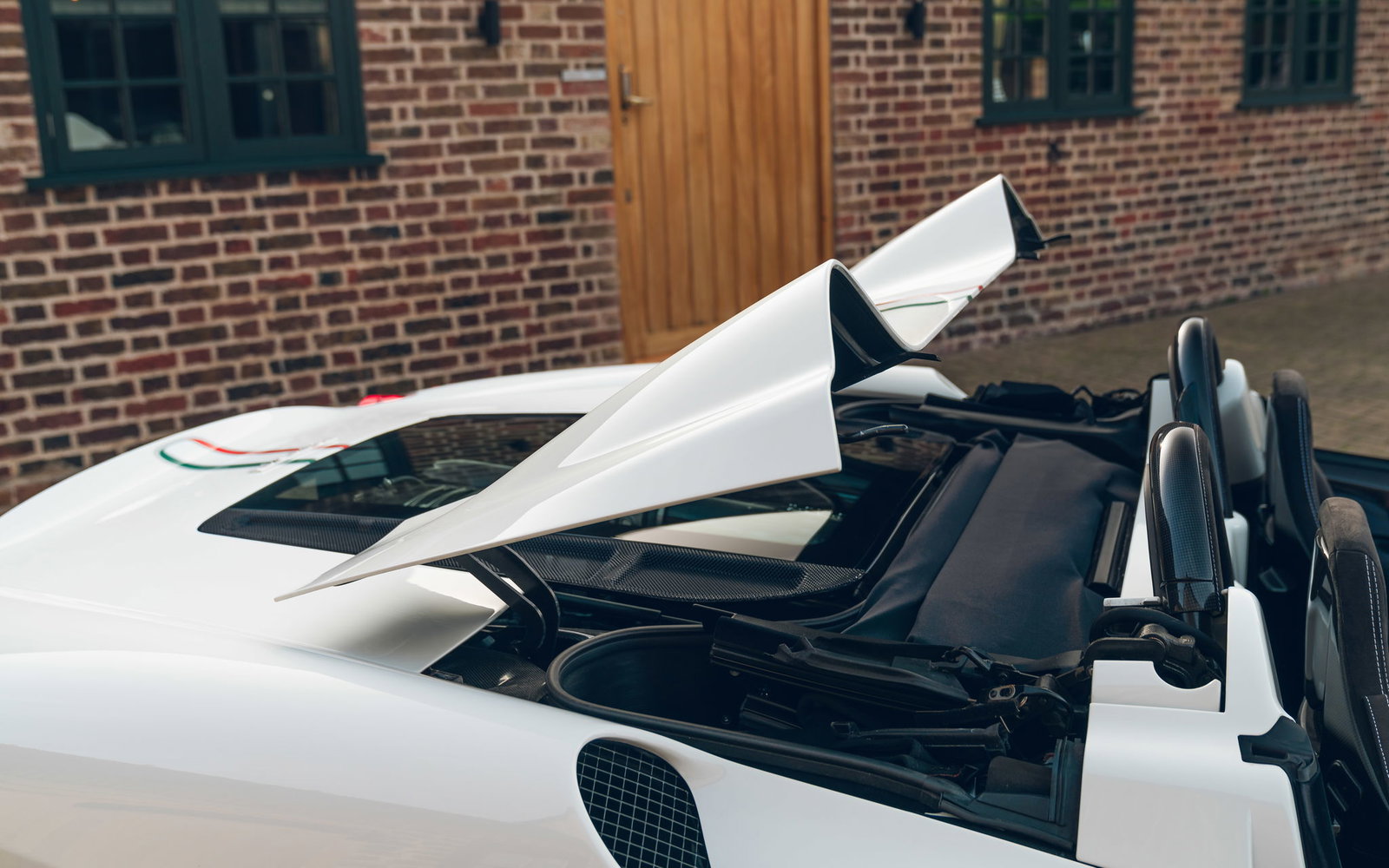 Jay Kay's Ferrari Scuderia Spider 16M - roof mechanism 