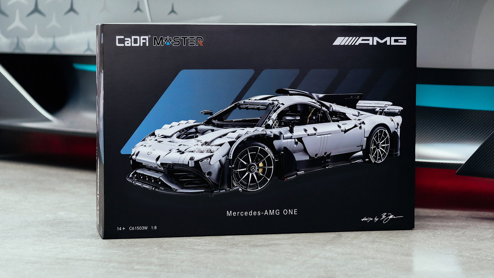 The kit is delivered in this nicely-branded box. You can order one for $292 (approx. £240).