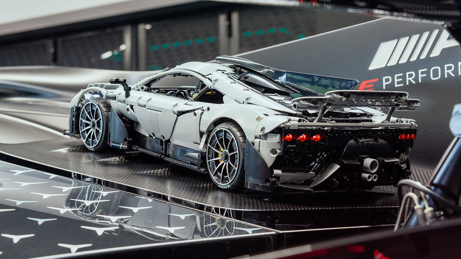 This kit consists of 3,295 pieces - including Michelin-branded tyres.