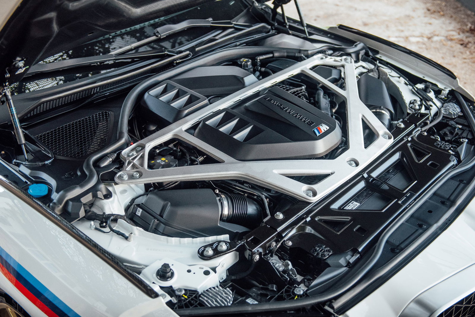 The engine bay of the BMW 3.0 CSL