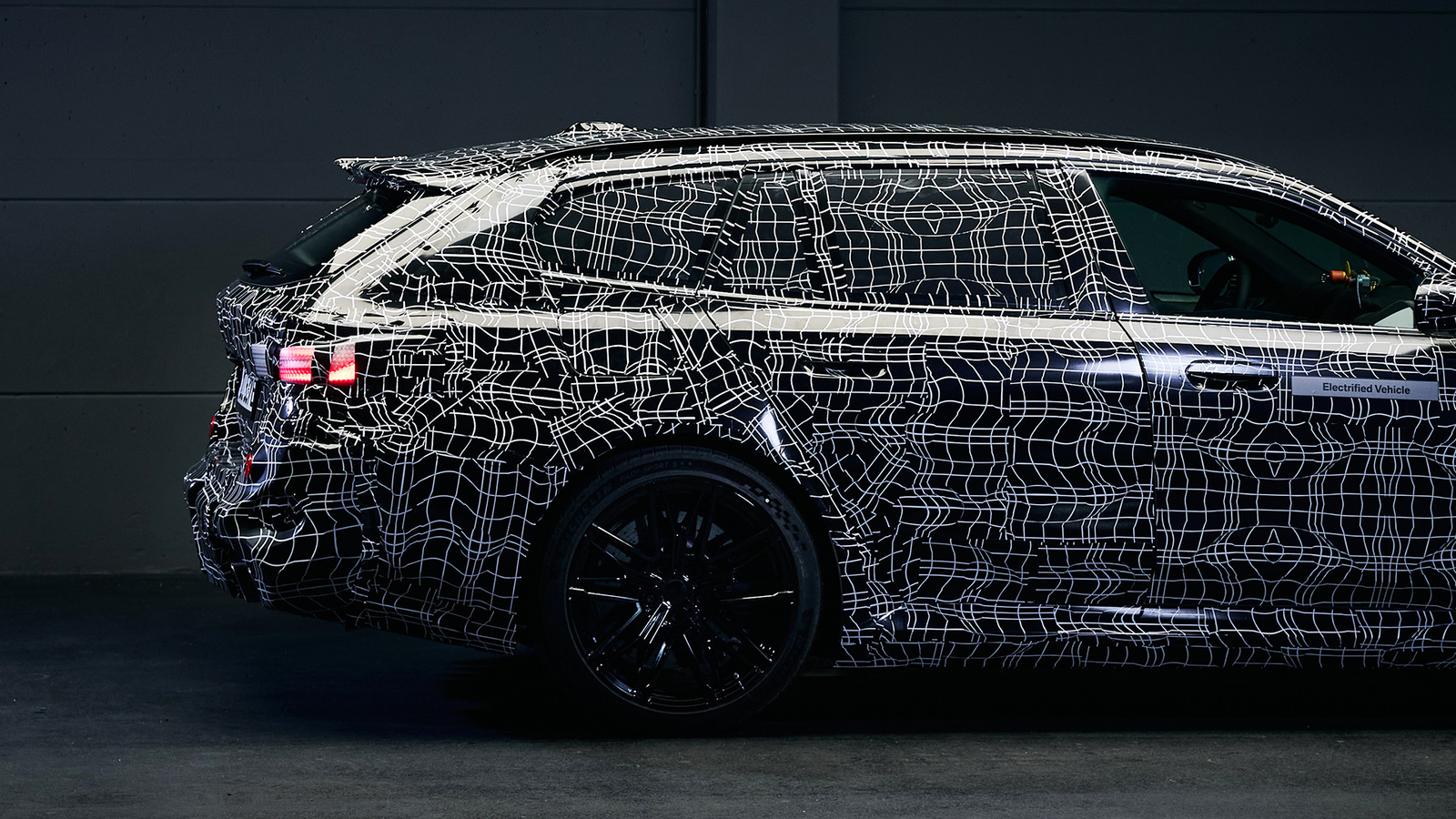 BMW M5 Touring teaser