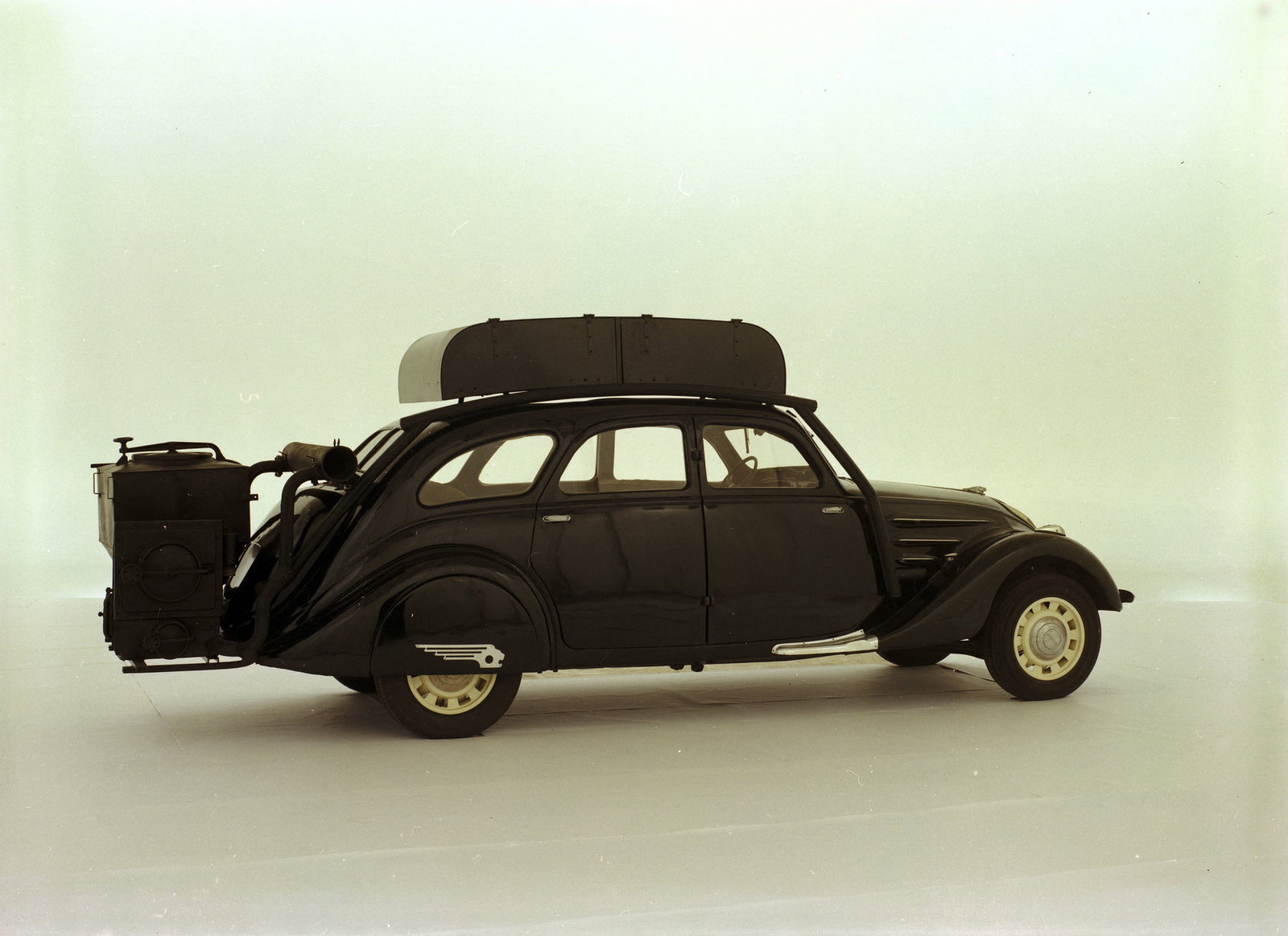 Peugeot 402 Gazogene - rear