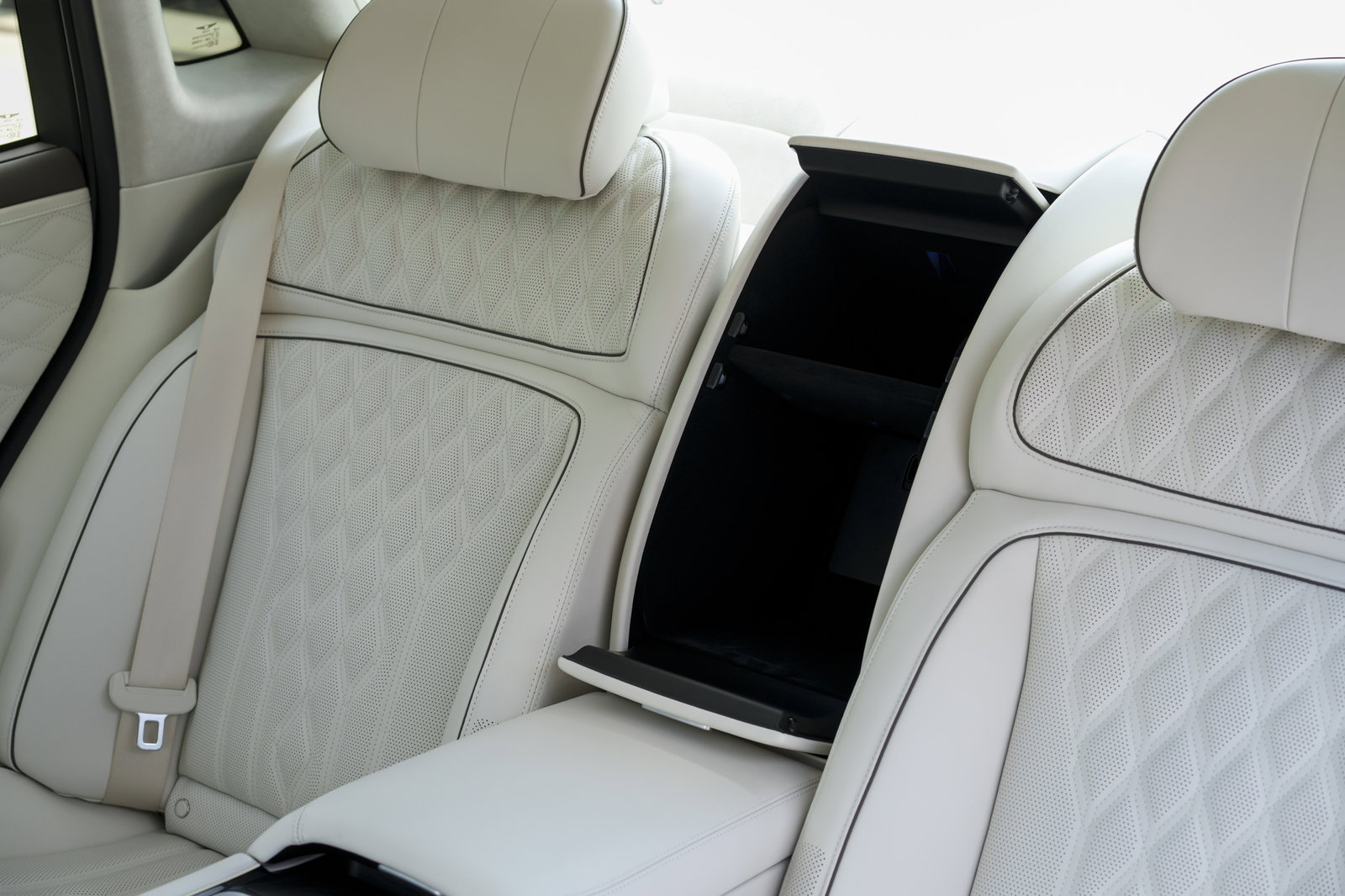 Genesis G90 Review: The Serious BMW 7 Series Rival You (Probably) Can’t Buy