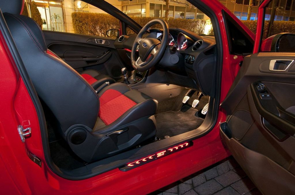 Ford Fiesta ST - interior