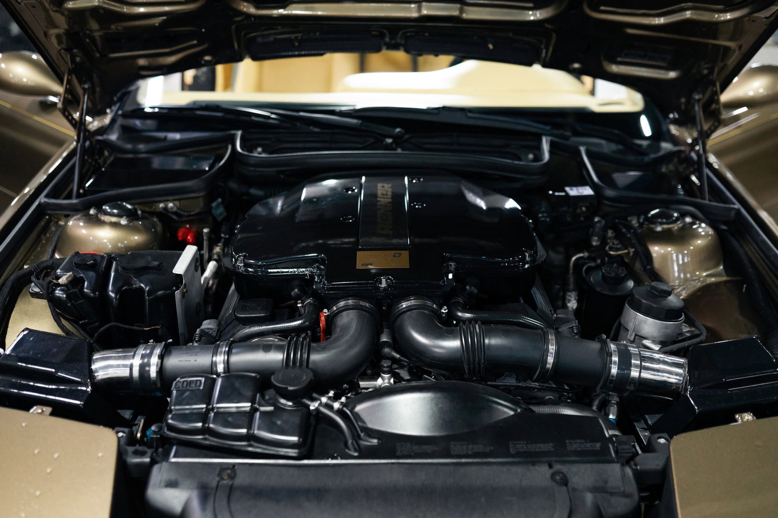 Yes, that's an E39 M5 V8 in an E31 8-series