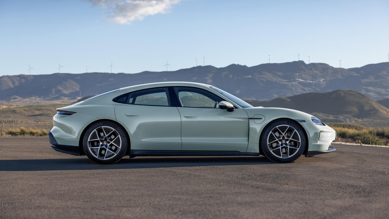 2024 Porsche Taycan - side