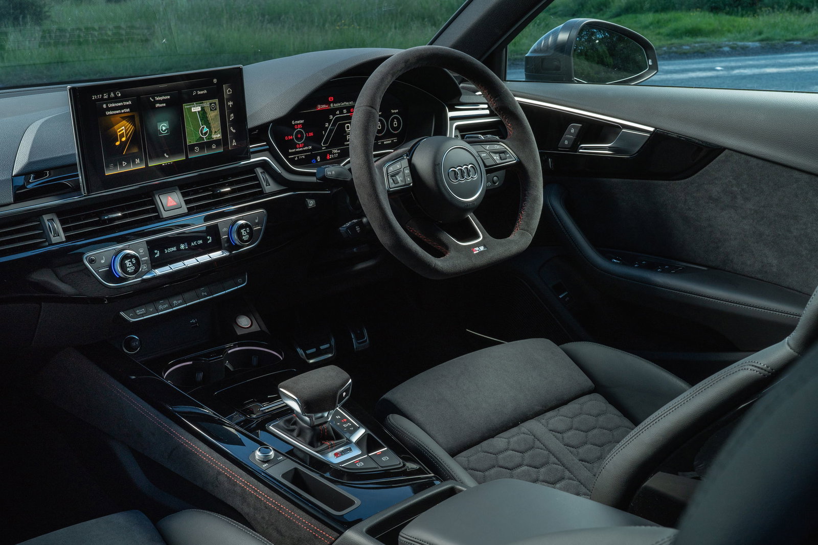 Audi RS4 Competition - interior