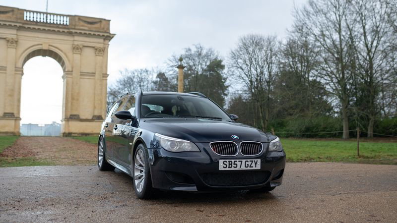 BMW M5 Touring - front