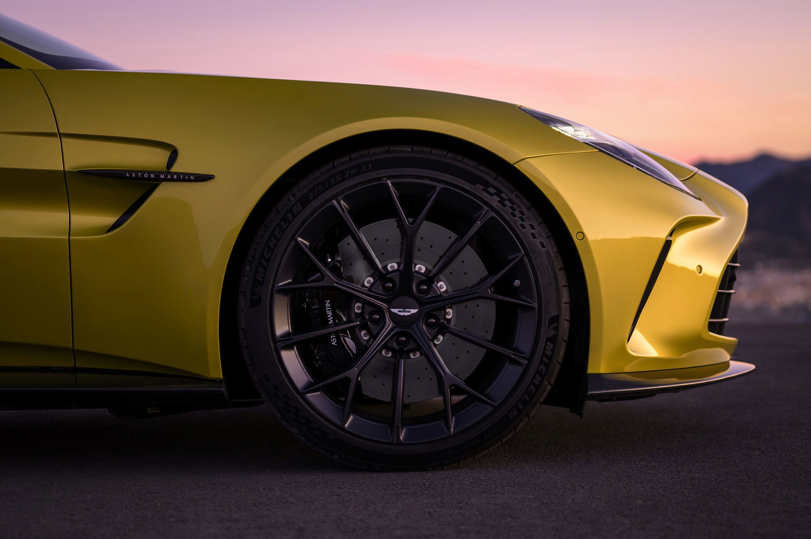 2024 Aston Martin Vantage - front wheel