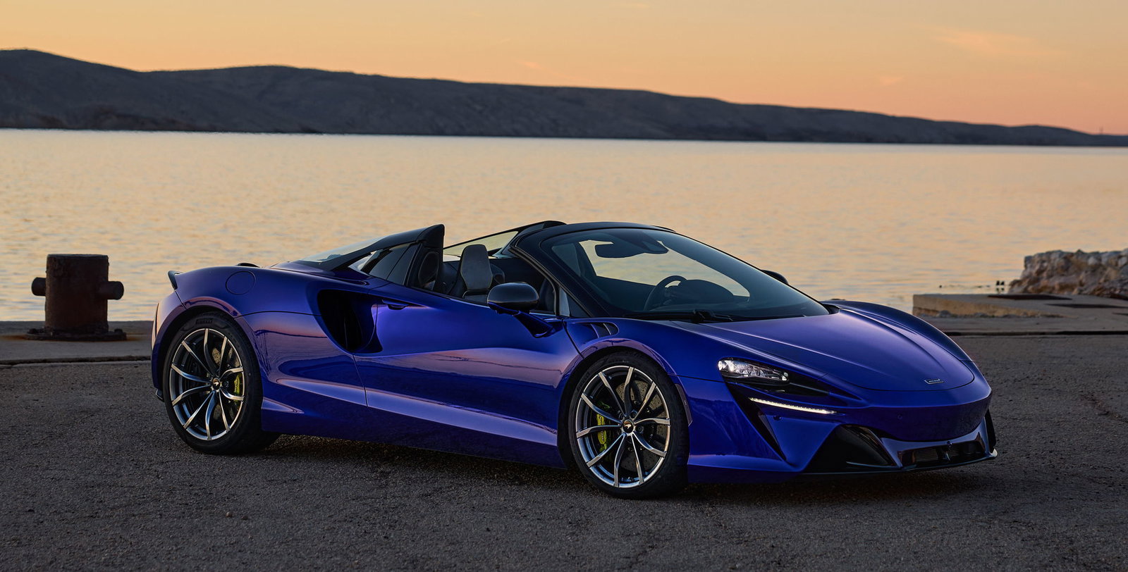 McLaren Artura Spider - front