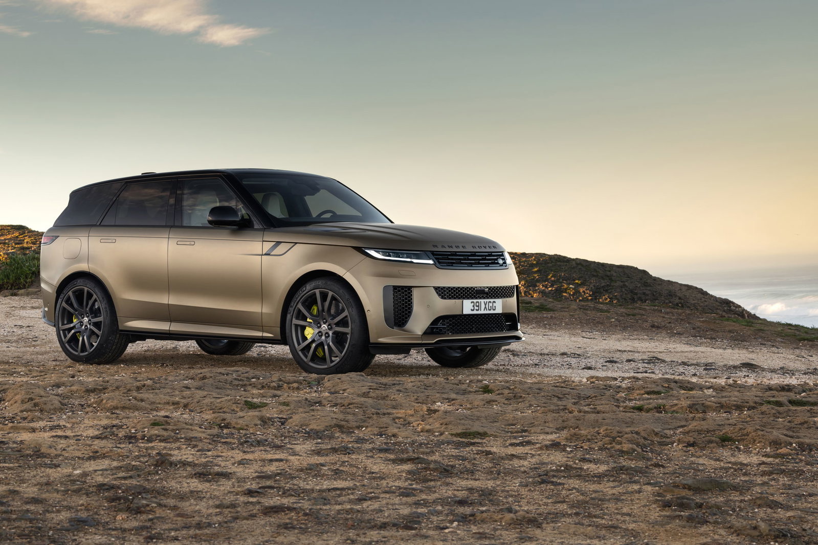 Range Rover Sport SV - front