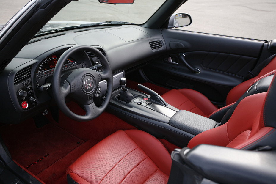 Honda S2000 - interior
