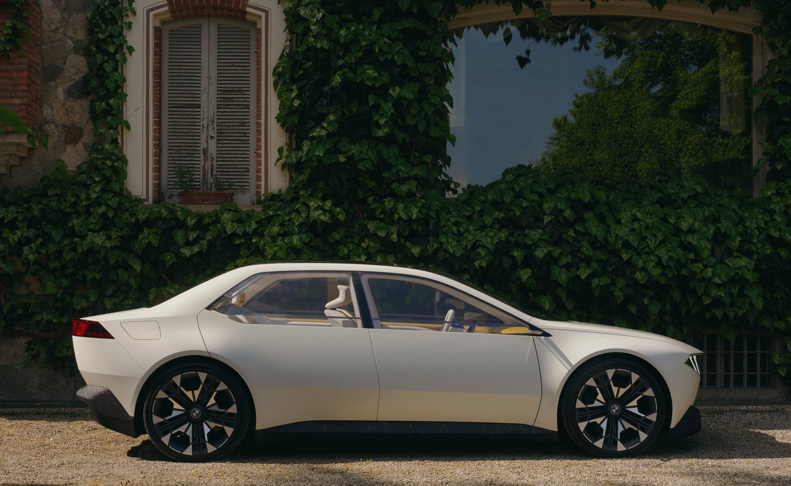 BMW Vision Neue Klasse - side