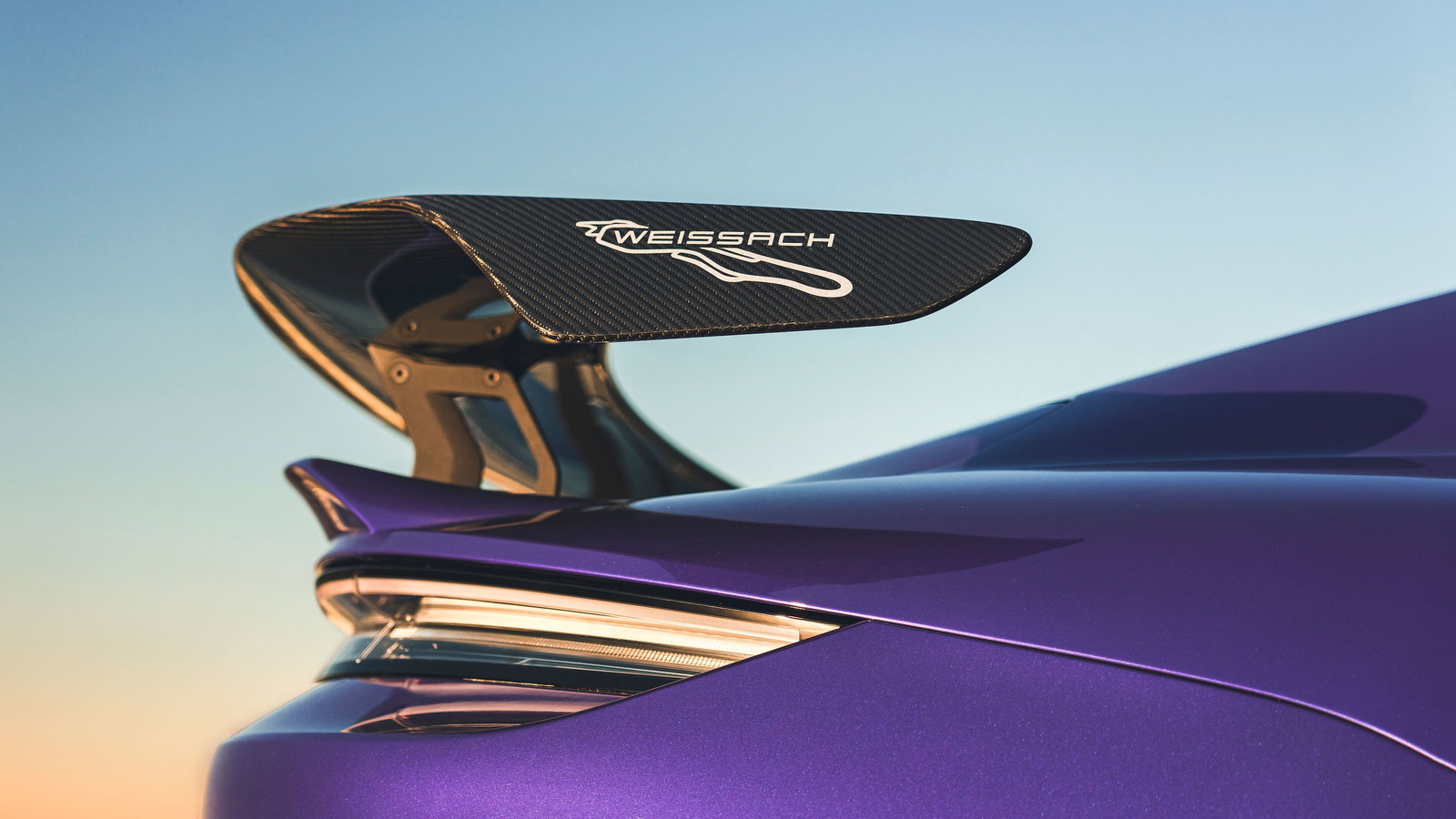Porsche Taycan Turbo GT Weissach - rear wing