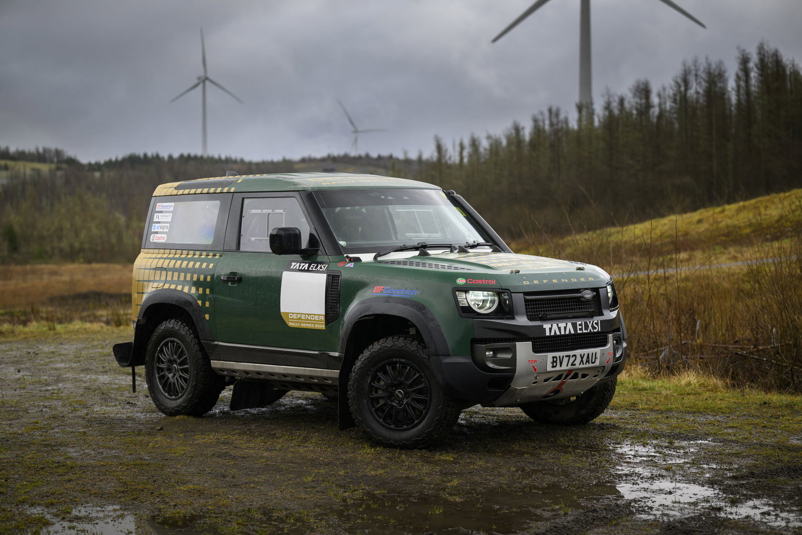How A Land Rover Defender Becomes An Unlikely Rally Hero | Feature ...