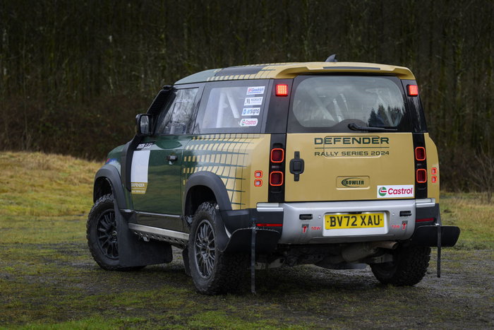 How A Land Rover Defender Becomes An Unlikely Rally Hero | Feature ...
