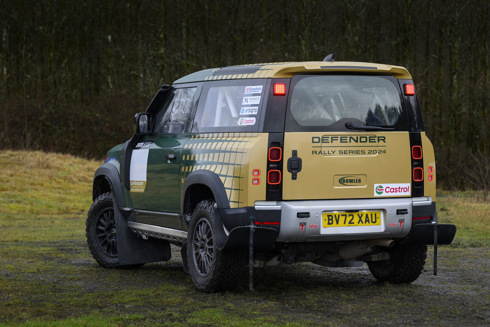 Bowler Defender, rear 3/4