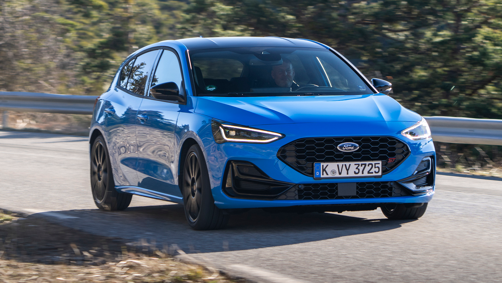 Ford Focus ST Edition, front 3/4