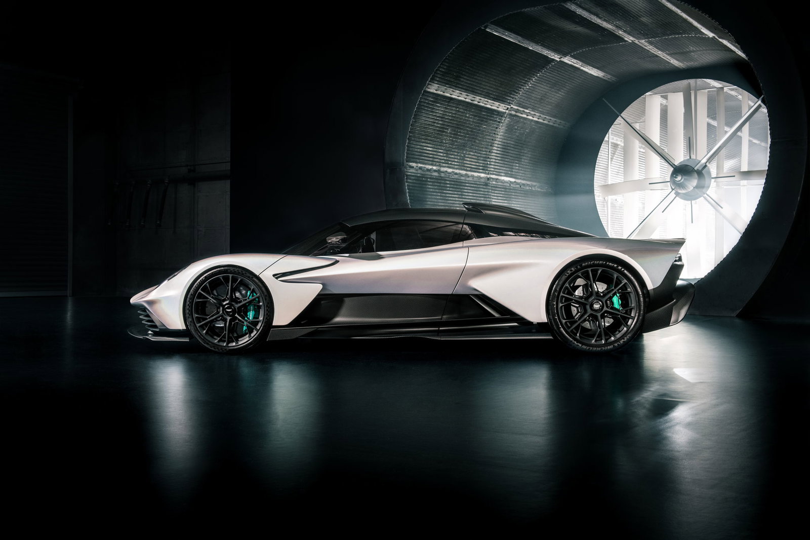 Aston Martin Valhalla - side