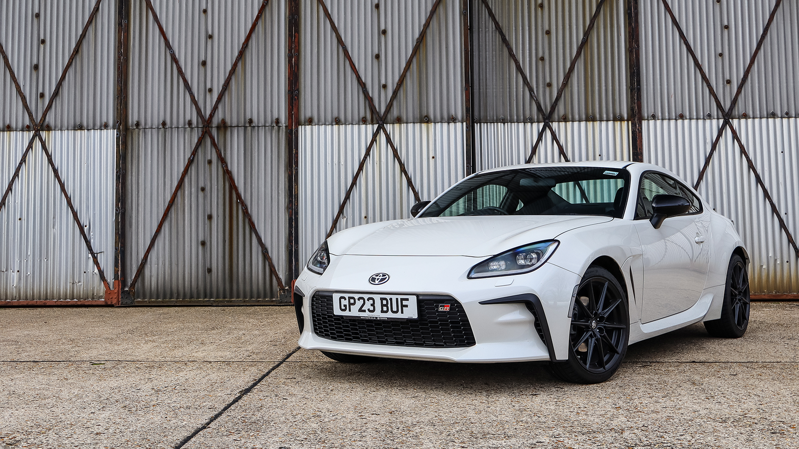 Toyota GR86, Pearl white, front 3/4