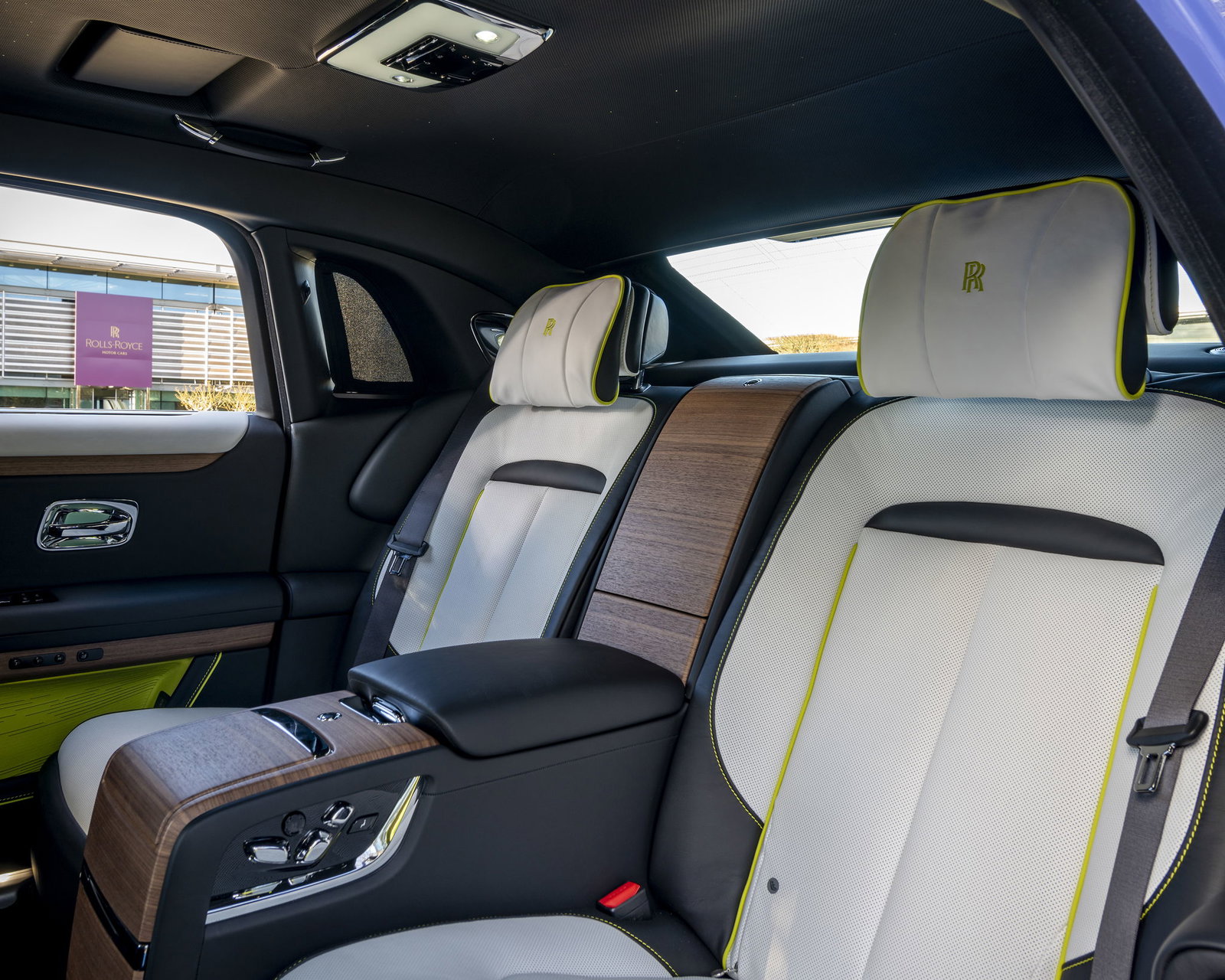 Rolls-Royce Ghost Extended 'Expressionism' - interior