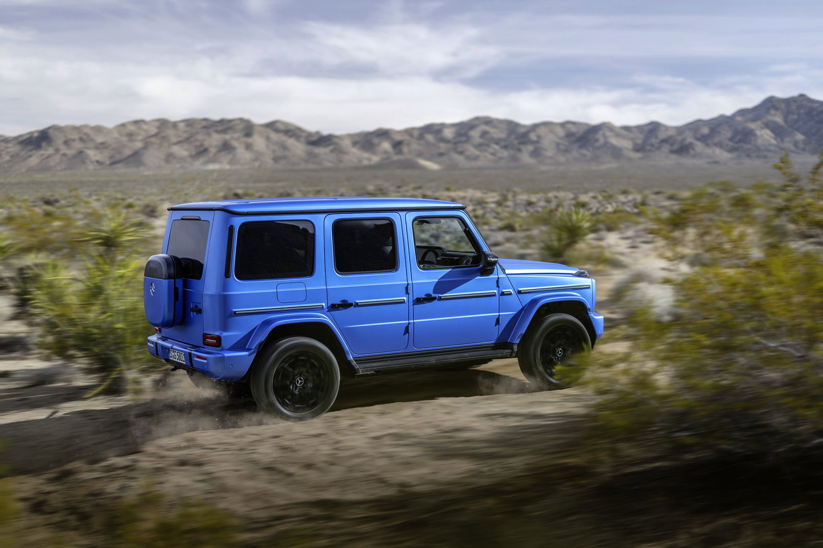 Mercedes-Benz G580 with EQ Technology - side