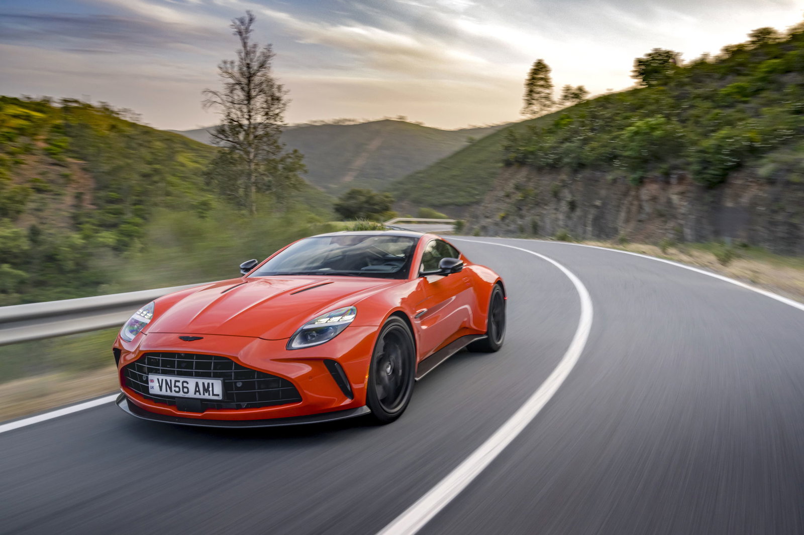 Aston Martin Vantage - front