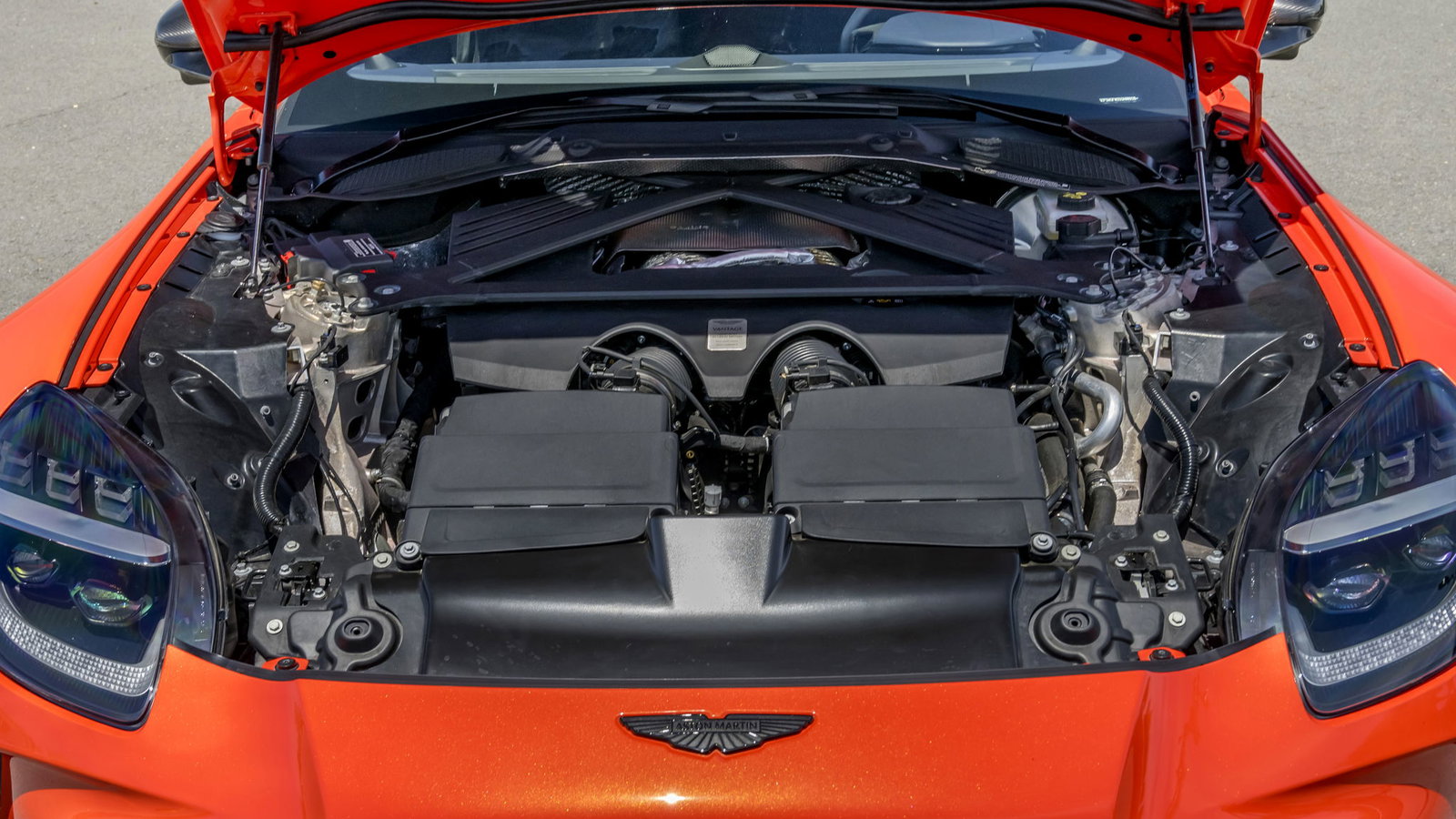 Aston Martin Vantage - engine