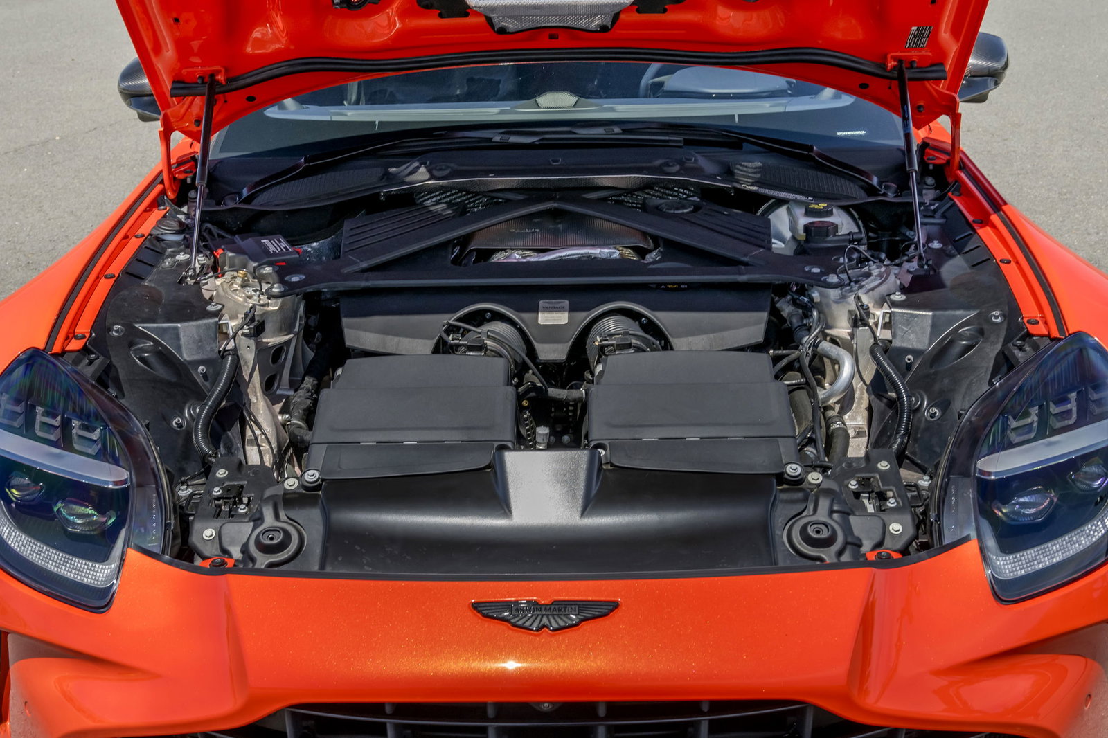 Aston Martin Vantage - engine