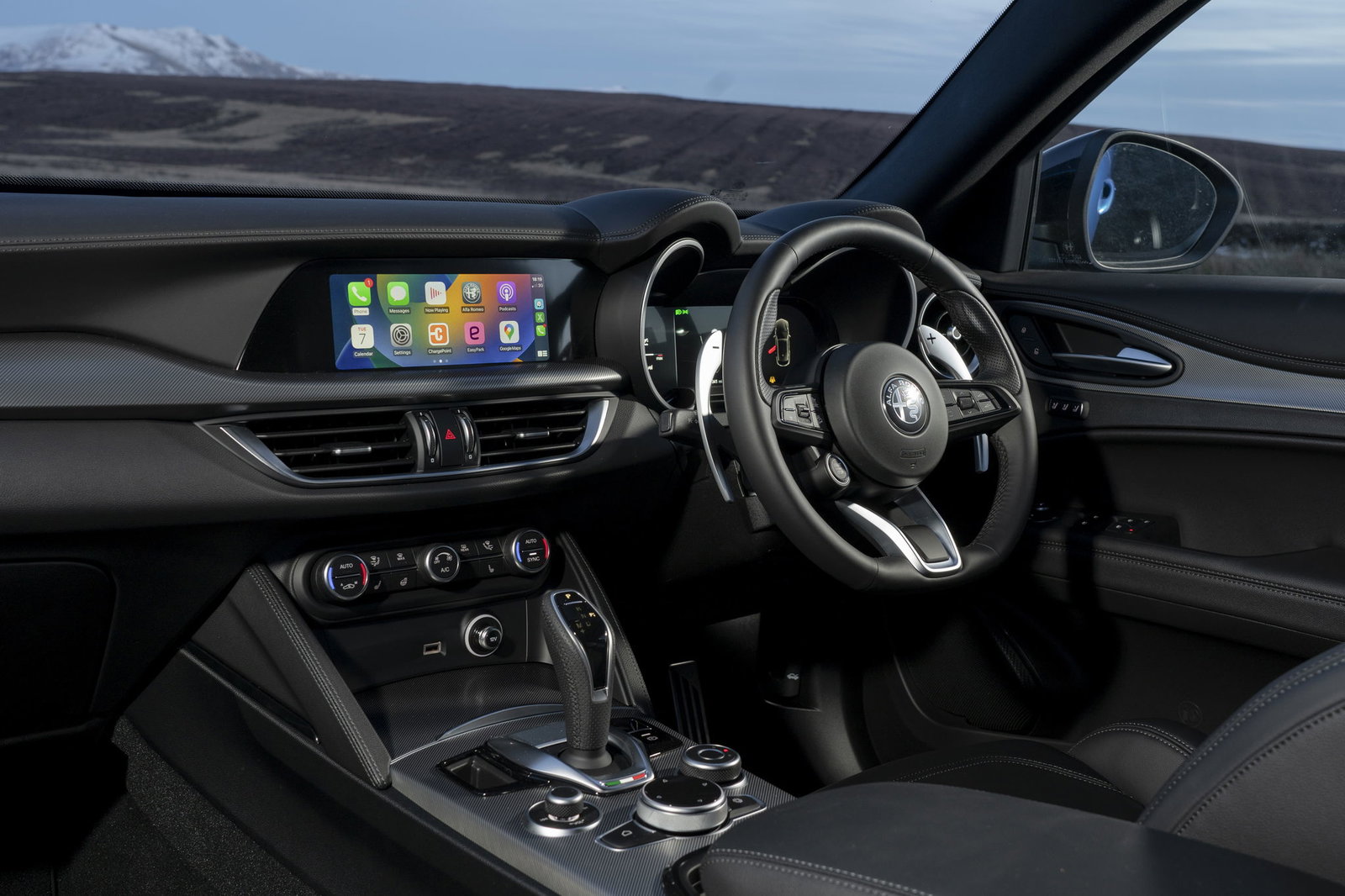 Alfa Romeo Stelvio Veloce - interior
