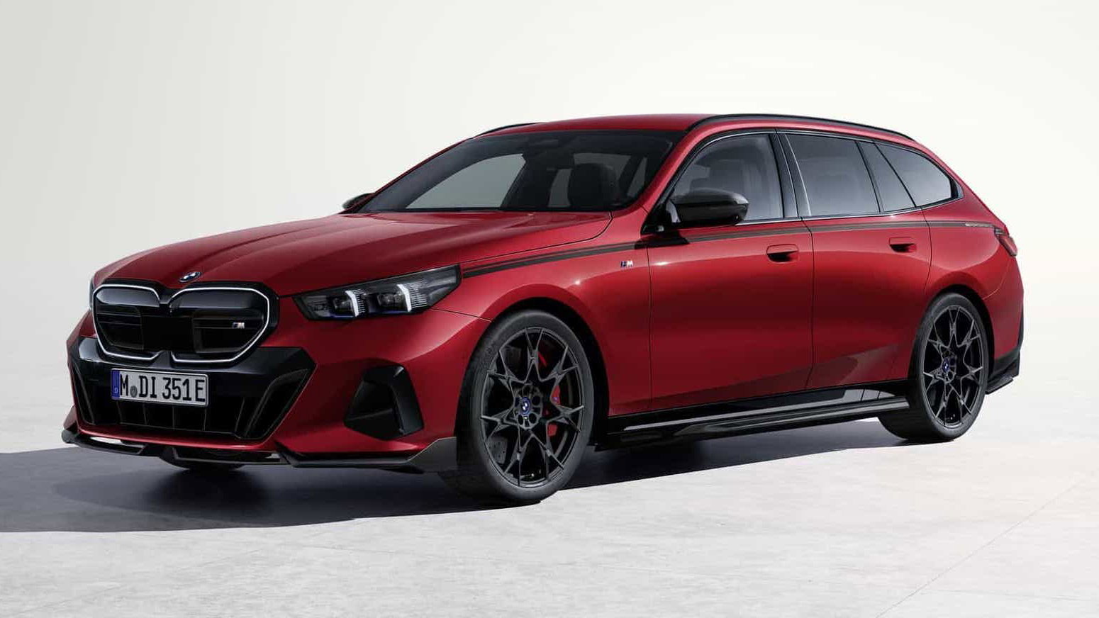 BMW i5 Touring with M Performance Parts - front