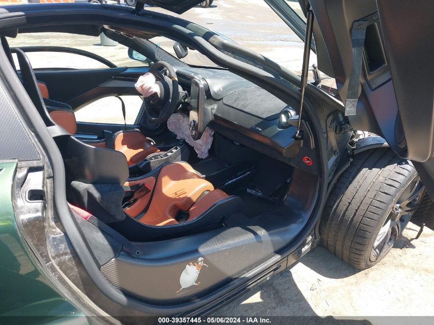 Crashed McLaren Senna - interior