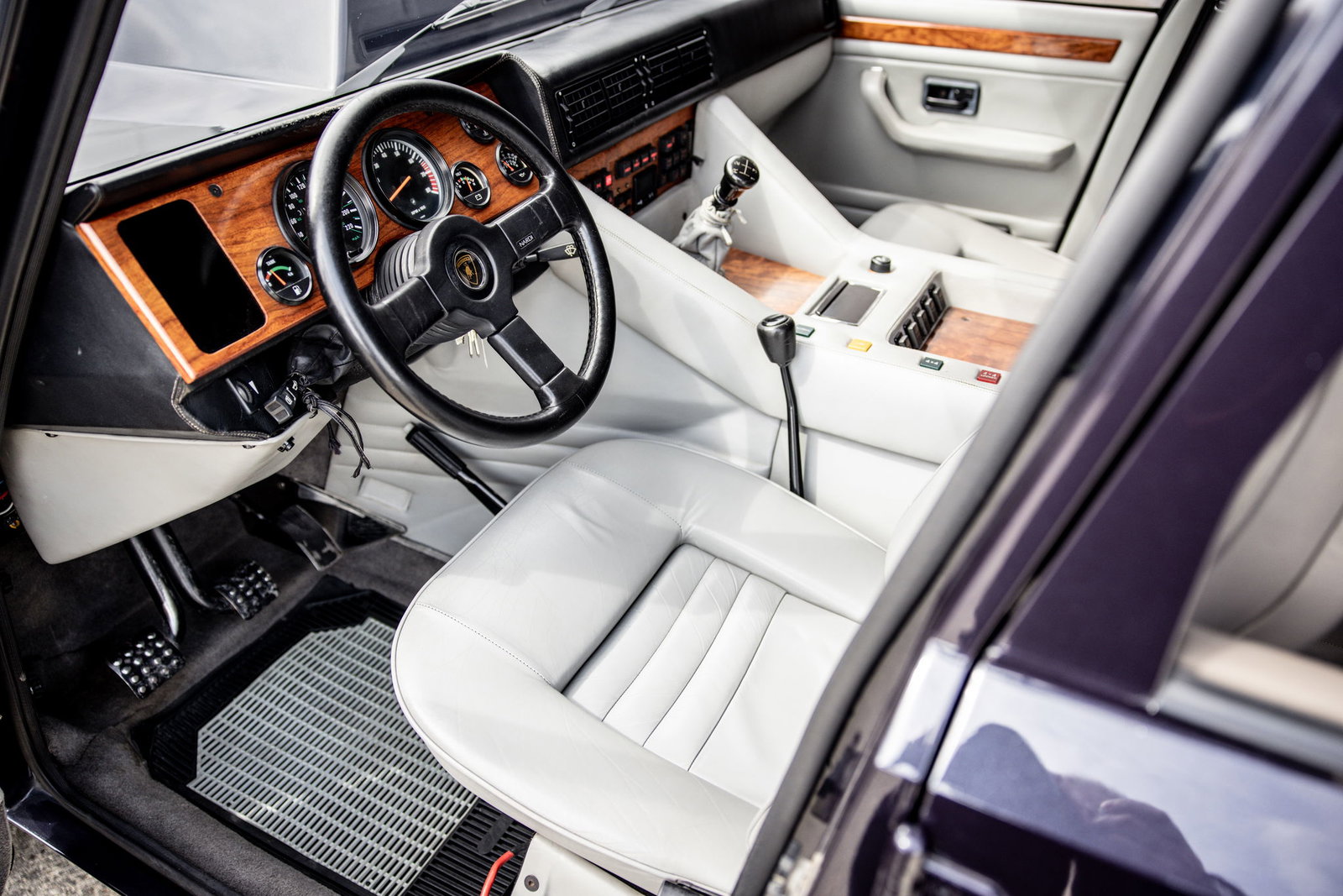 Lamborghini LM002 - interior