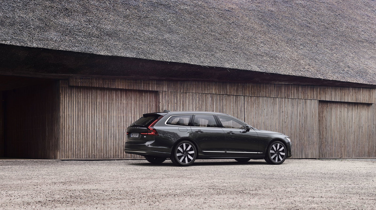 Volvo V90 - rear