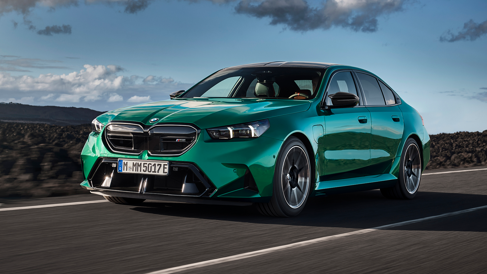 G90 BMW M5, front 3/4