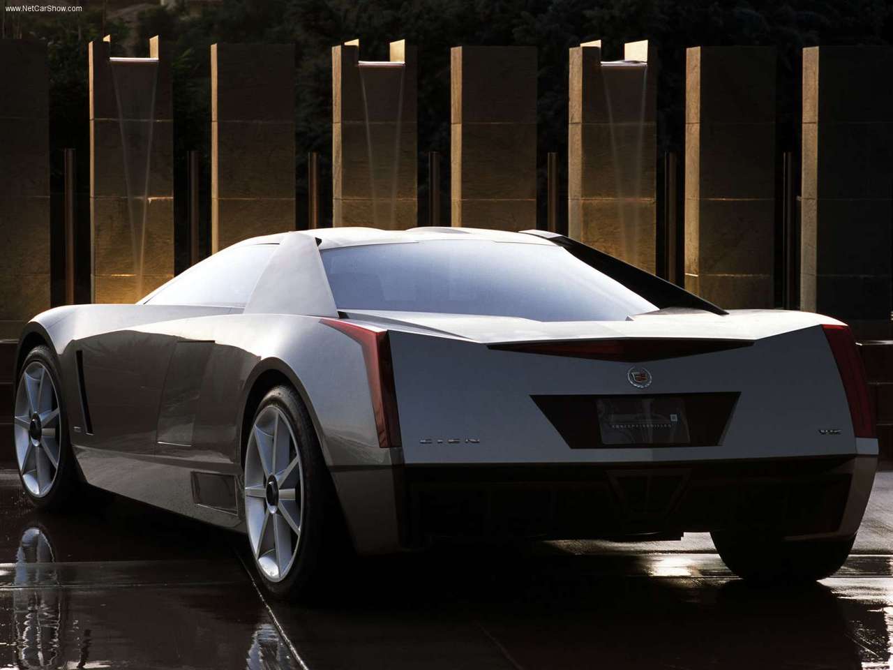 Cadillac Cien - rear