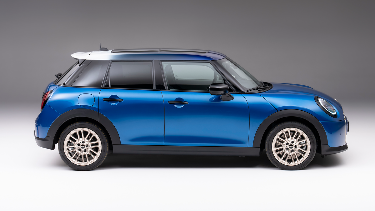 Mini Copper 5 The Five-Door Mini Cooper Is Entirely Unsurprising | CarThrottle
