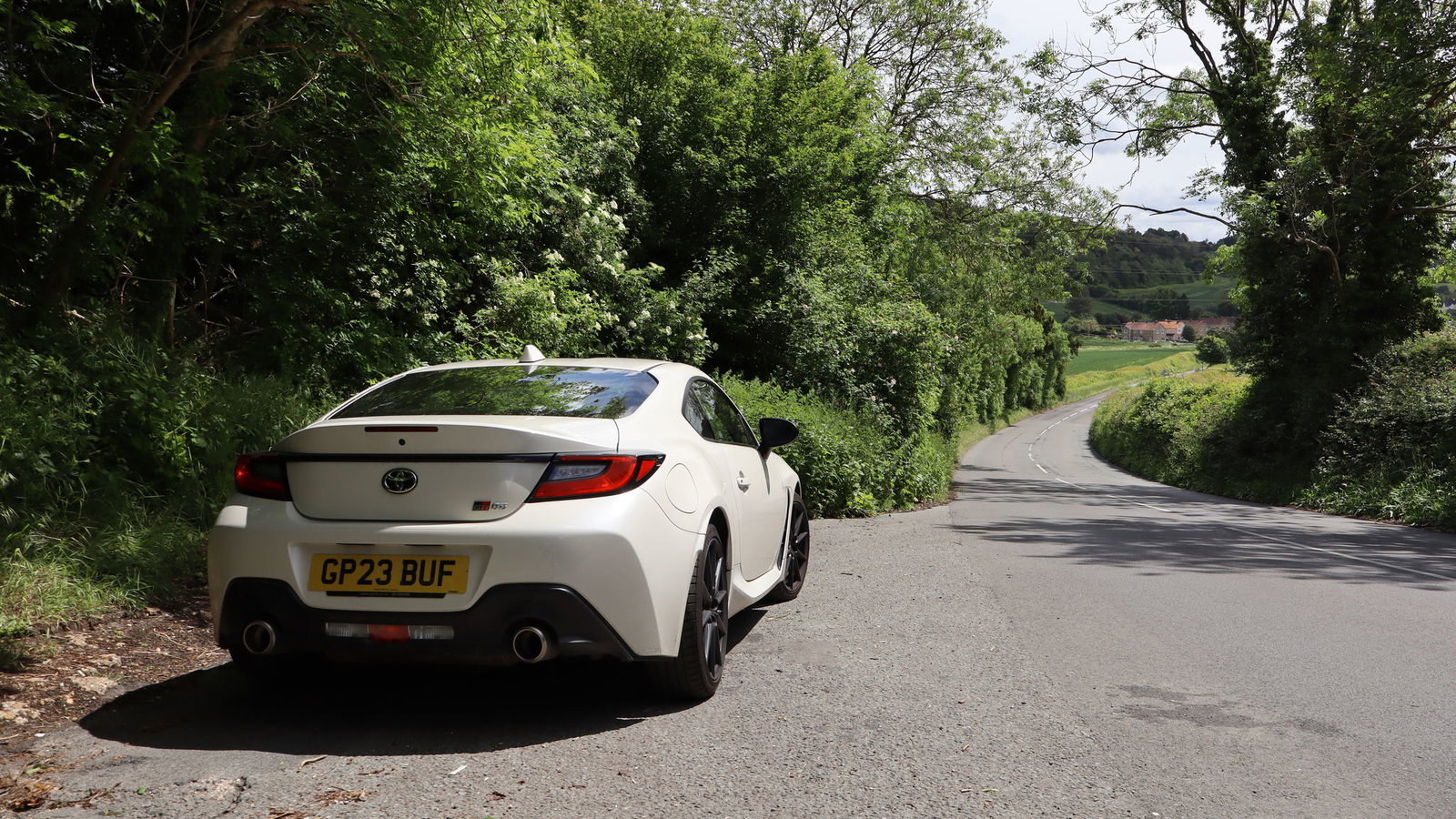 Toyota GR86, Pearl white, rear 3/4