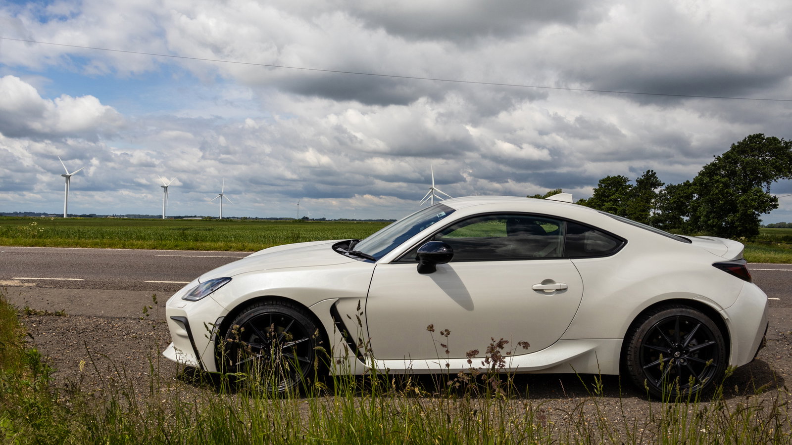 Toyota GR86, Pearl white, side