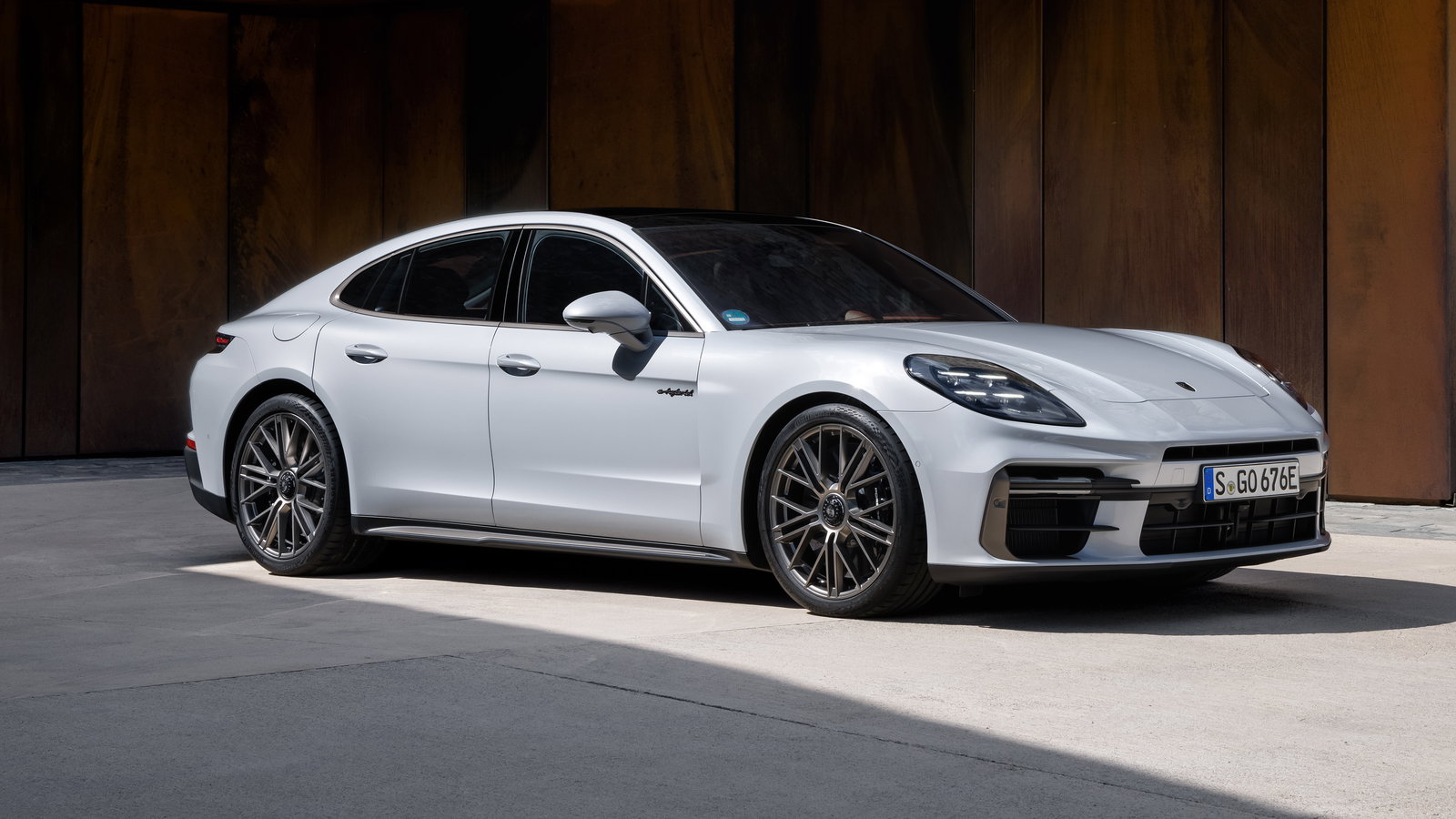 2024 Porsche Panamera Turbo S E Hybrid