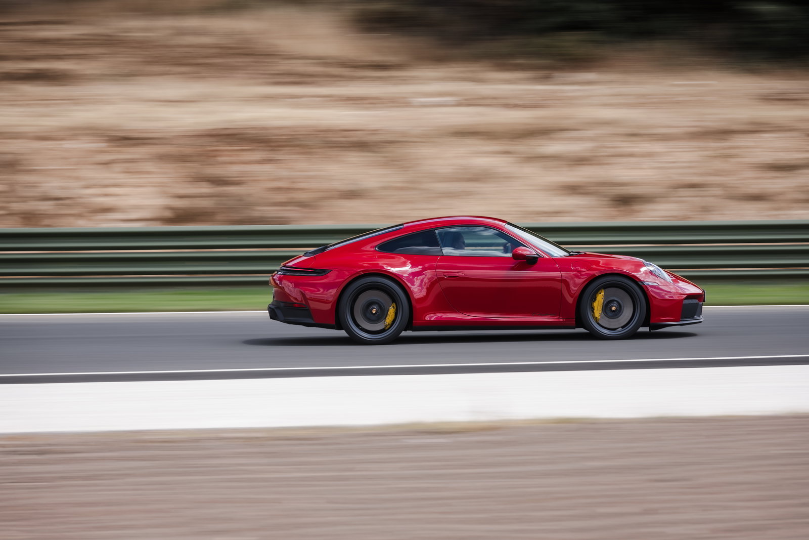 Porsche 911 GTS - driving