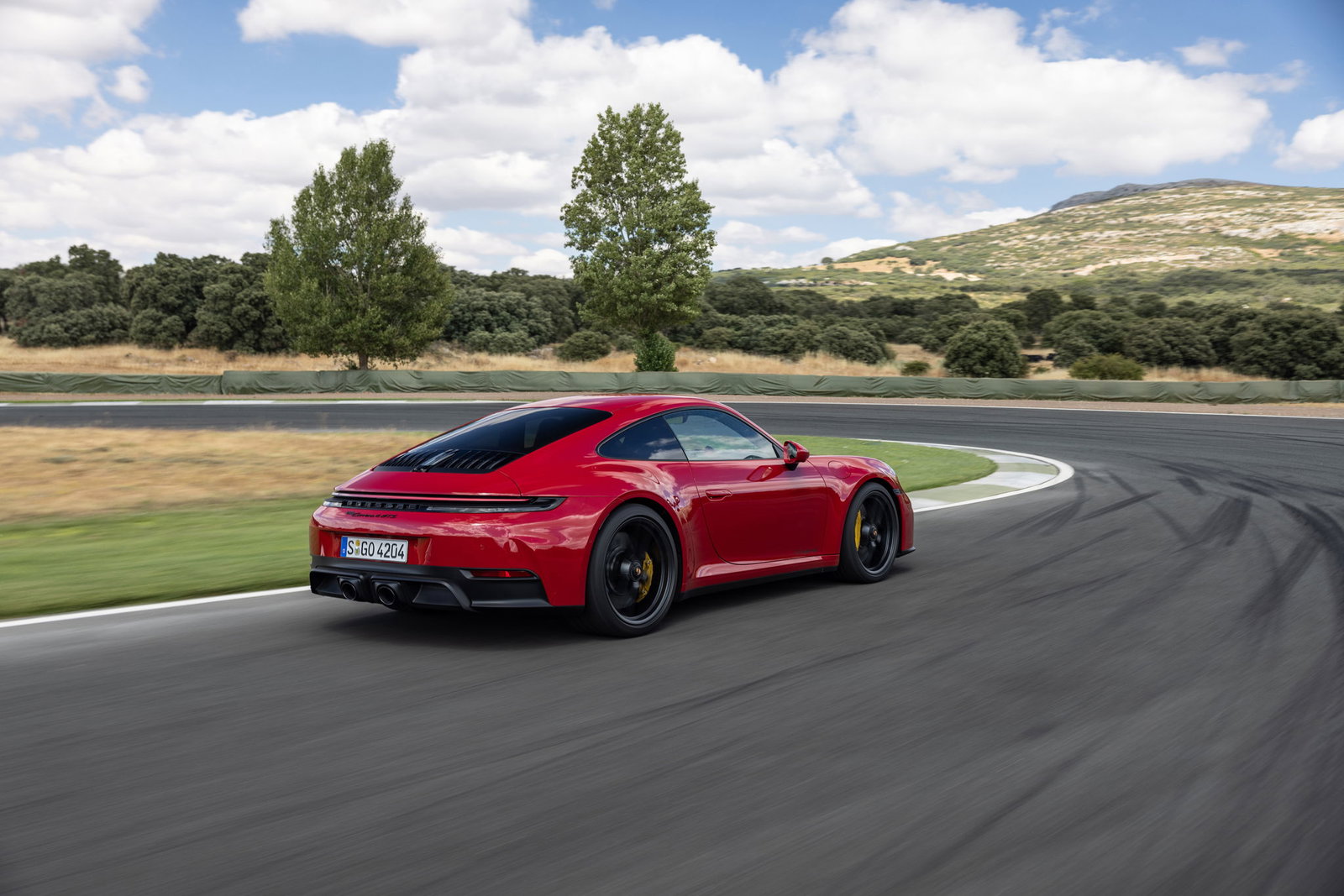 Porsche 911 GTS - driving