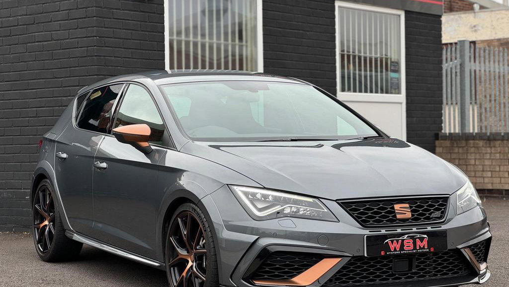 SEAT Leon Cupra R - front