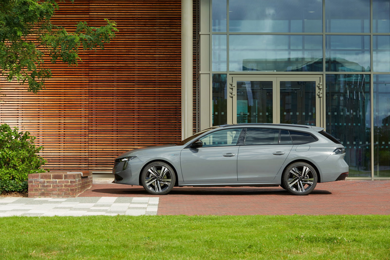 Peugeot 508 SW - side
