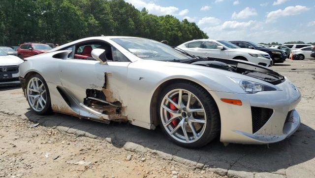 Damaged Lexus LFA - front